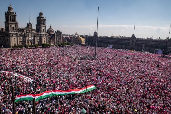 Masiva protesta contra la reforma electoral promovida por López Obrador