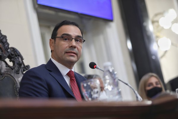 Valdés inició su discurso con tenor electoral: habló de inflación y discriminación desde la Nación