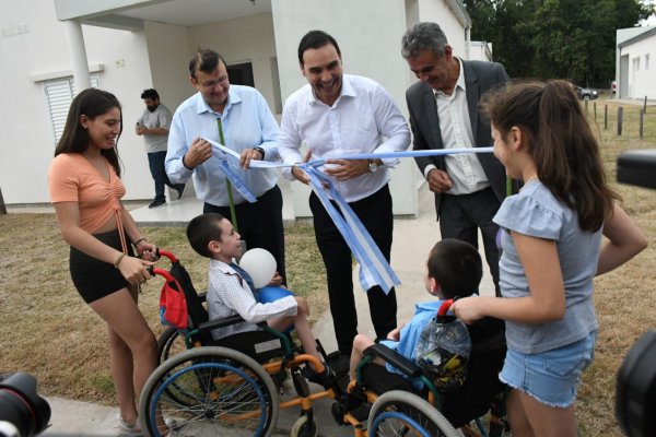 Valdés entregó 20 viviendas en Lavalle y anunció la construcción de otras 22