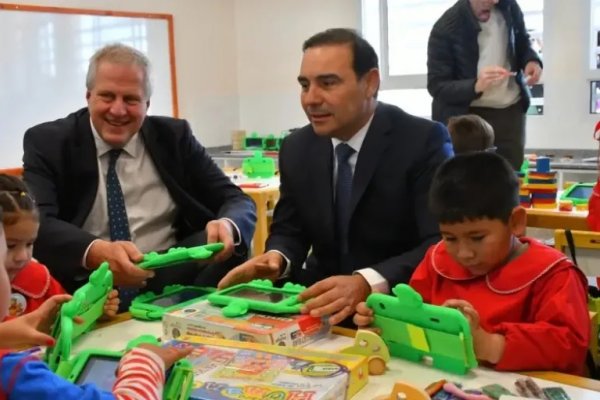 Valdés inaugura obras educativas junto a los ministros nacionales Katopodis y Perczyk