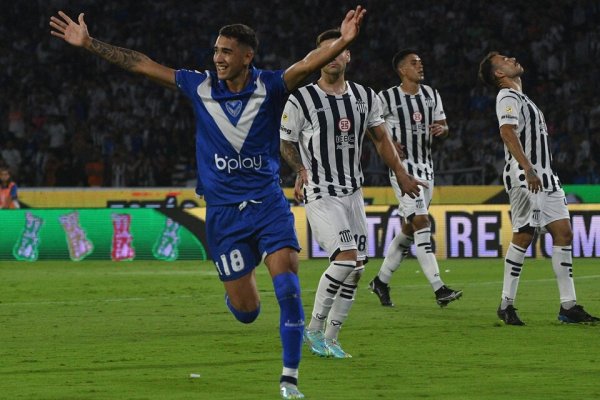 Vélez fue efectivo en el primer tiempo y se llevó un valioso triunfo ante Talleres