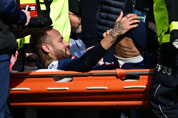 Neymar tiene que operarse y es baja para lo que resta de la temporada