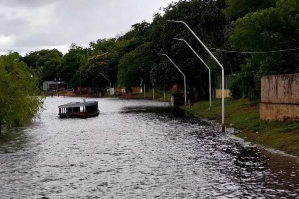 La crecida del Paraná obligó a cortar la circulación de varias calles en Itatí