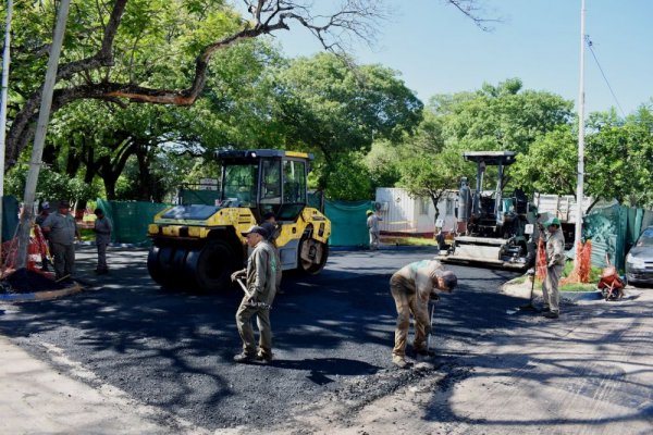 Reasfaltan las calles que circunvalan a la Plaza La Cruz