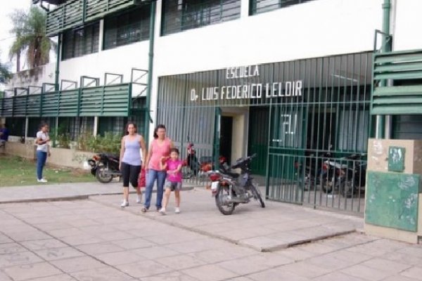 Corrientes: denuncian cobro de inscripción en otra escuela y ni siquiera hay ventiladores