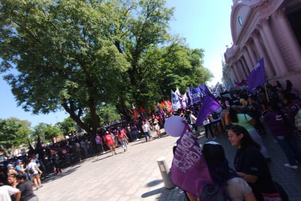 8 M en Corrientes: 6 mil mujeres pidieron políticas de género al Poder Judicial y Ejecutivo