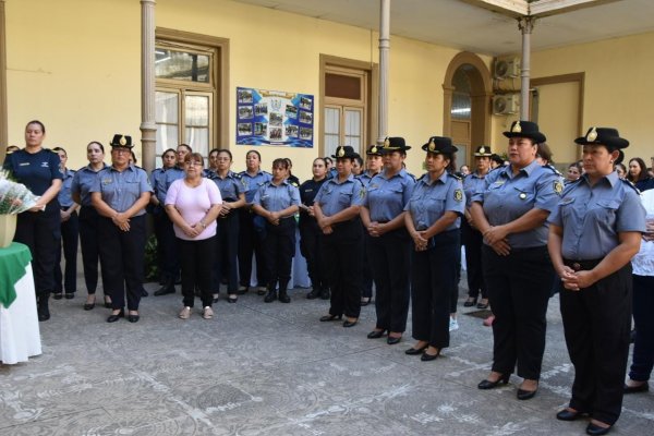 En la Jefatura de Policía se realizó un acto de agasajo a las mujeres de la institución