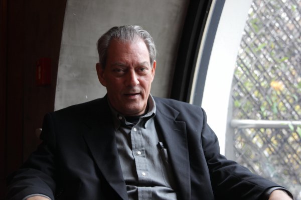 La esposa de Paul Auster reveló que el escritor padece cáncer