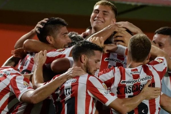 Estudiantes ganó en el debut de Domínguez con un golazo de Ascacibar