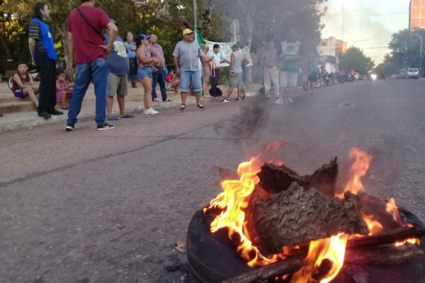 En Paso de los Libres empleado municipales piden 100% de mejora al salario básico