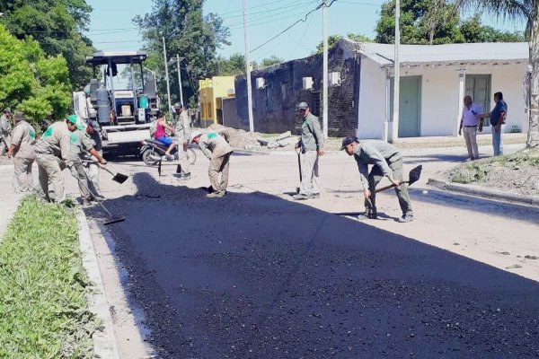 Comenzó el asfaltado con concreto caliente de 21 cuadras en San Luis del Palmar
