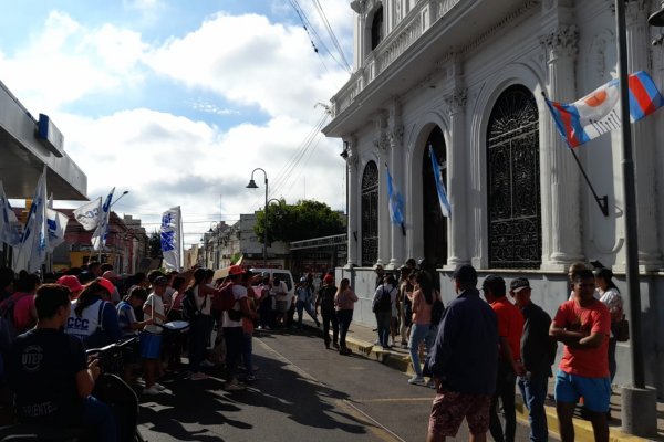 Corrientes: nuevo reclamo por pavimento y mejoras barriales frente la municipalidad capitalina