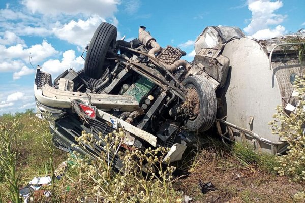 Impresionante vuelvo de un camión en el interior de Corrientes