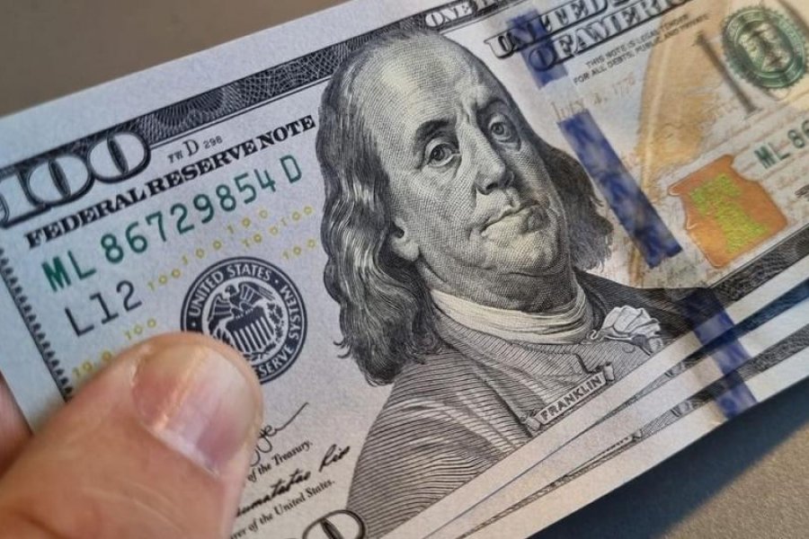 El dólar blue récord cerró cerca de los $400