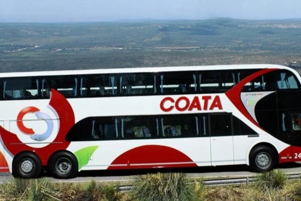 Córdoba: Un chofer de colectivo abandonó a 18 pasajeros en la ruta