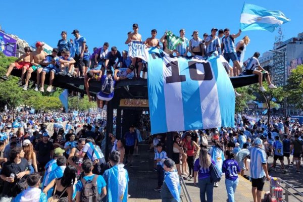 La vigilia de la hinchada argentina en el Predio de la AFA por la Scaloneta