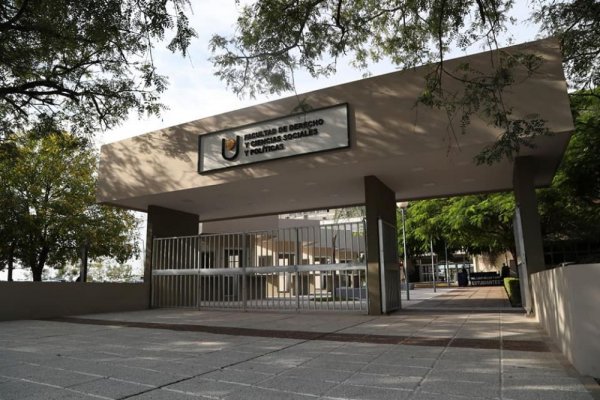 La Facultad de Derecho dictará clases por zoom durante toda la jornada de hoy