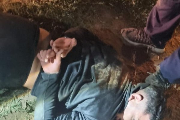La Policía detuvo a un joven que había sido demorado por vecinos tras robarle el celular a una mujer