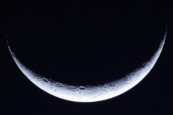 Un equipo de investigadores chinos descubrió nuevas reservas de agua en la Luna