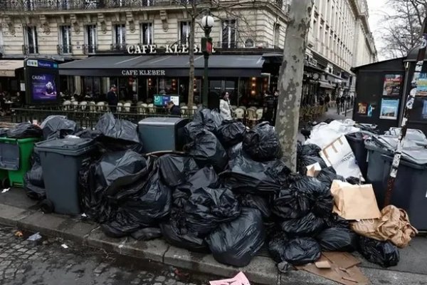 Reprimen una protesta contra la reforma jubilatoria en Francia