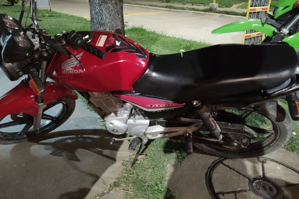Secuestraron una motocicleta por falta de documentaciones y demoró a sus ocupantes