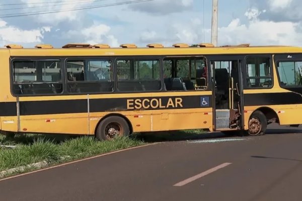 El chofer de un micro escolar murió de un infarto, un alumno tomó el volante y evitó una tragedia