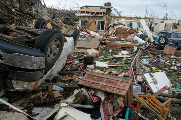 Una serie de tornados golpeó Estados Unidos: hay al menos 26 muertos y enormes destrozos