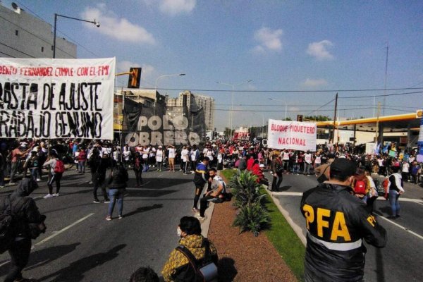 Cortes y paro en autopista Buenos Aires - La plata: piquetes, protestas y acceso en vísperas de Semana Santa