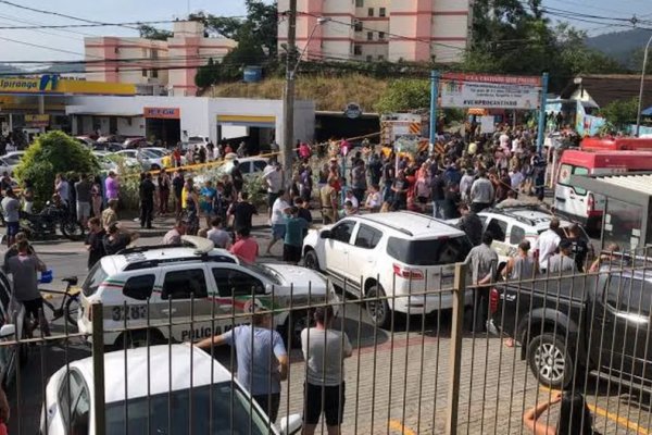 Un hombre entró con un hacha en un jardín de infantes y asesinó a cuatro nenes en Brasil