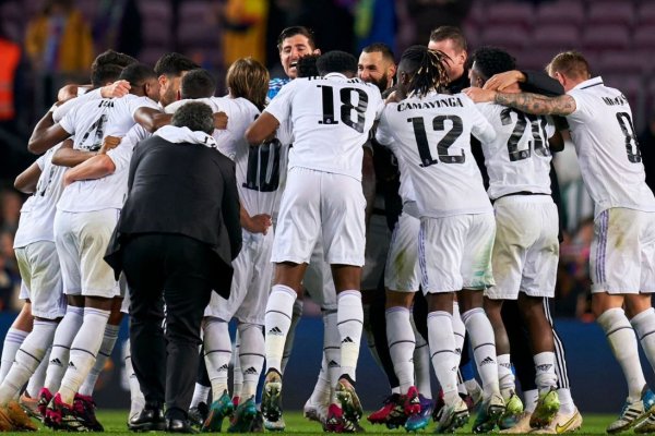 Real Madrid goleó al Barcelona en el Camp Nou y pasó a la final