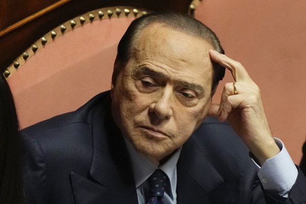 Los médicos del hospital San Raffaele confirmaron que Silvio Berlusconi padece leucemia
