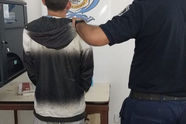 Ingresó a la fuerza la casa de sus padres, los golpeó e intentó robarse una moto