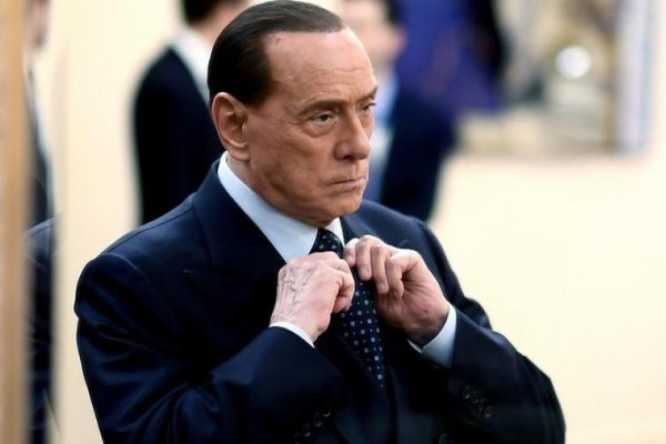 Berlusconi sigue internado y afirman que padece una grave enfermedad