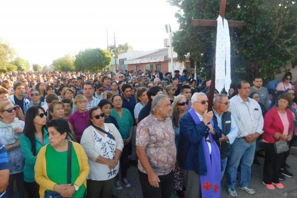 Los sufrimientos actuales y el camino sinodal, ejes del Viacrucis por las calles de Goya