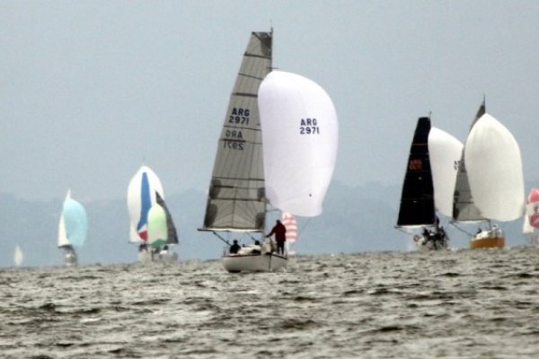 Se disputó la segunda etapa de la Regata Posadas-Corrientes