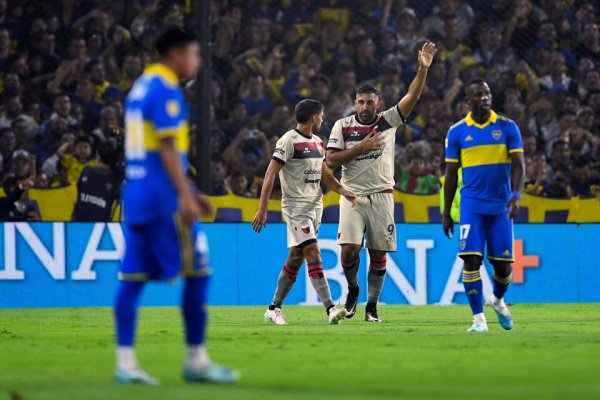 Boca perdió ante Colón en otra negra noche