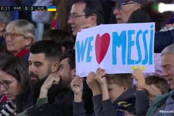 Aumenta la presión en Barcelona: otra vez pidieron a Messi en el minuto 10