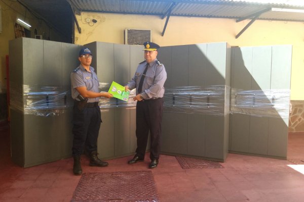 Entrega de mobiliarios en la Jefatura de la Policía