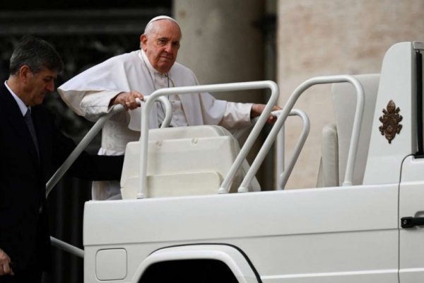 El Papa Francisco reveló que perdió el conocimiento el día que lo internaron
