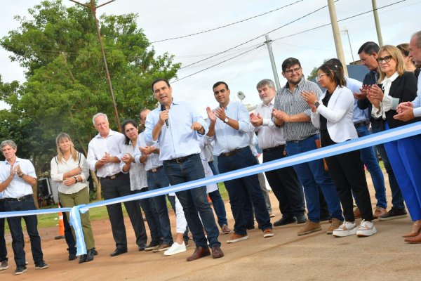 Inauguraron pavimentación y entregaron viviendas de Oñondivé en Santo Tomé