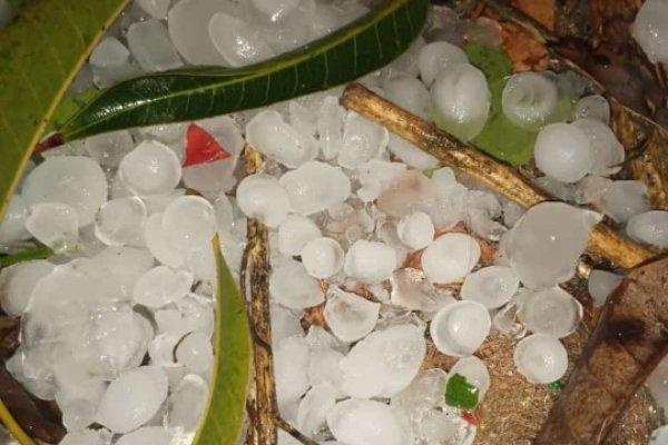 Ráfagas de viento y granizo causaron destrozos en Lavalle e Itatí