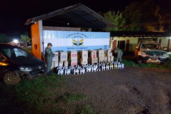 Hallan vehículo abandonado con 10 mil paquetes de cigarrillos en su interior