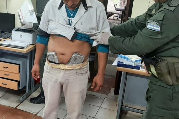 Corrientes: detuvieron a tres pasajeros de un colectivo con marihuana escondida entre su ropa