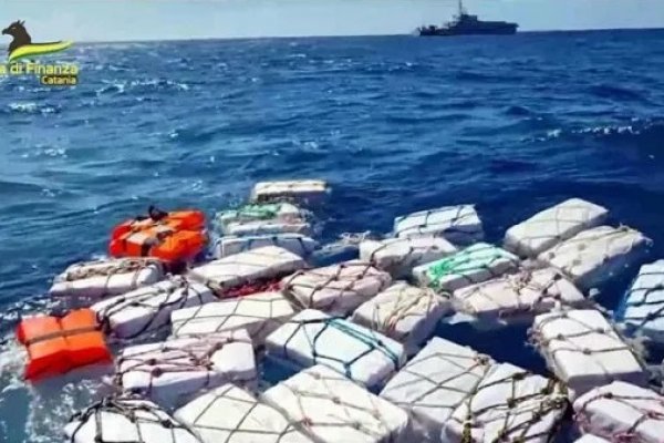 Encontraron dos toneladas de cocaína flotando en el Mediterráneo