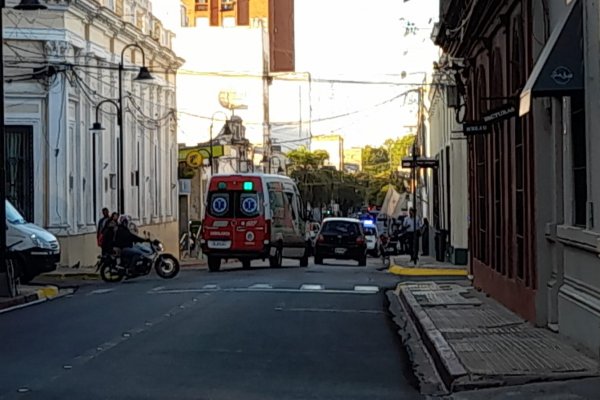 Corrientes: colisión frente a la sede del ex IPS, herido y congestión en el microcentro