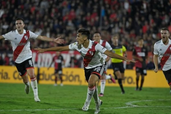 River se lo ganó a Sporting Cristal con diez y festejó por primera vez en la Libertadores