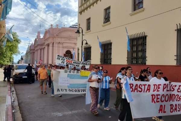 Marcha multisectorial en repudio a la represión docente en Saladas