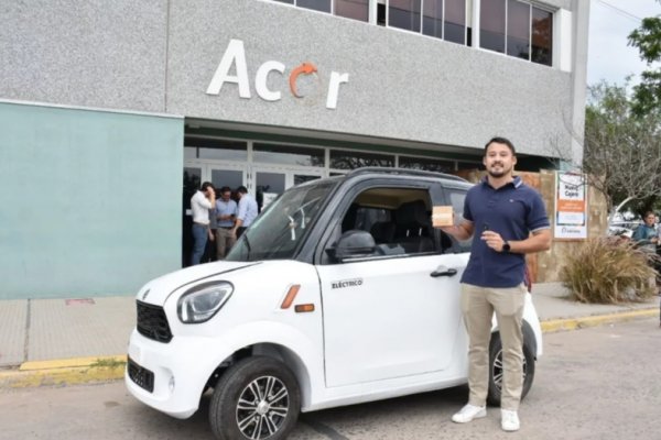 ACOR: Funcionarios municipales hicieron entrega este lunes del auto eléctrico