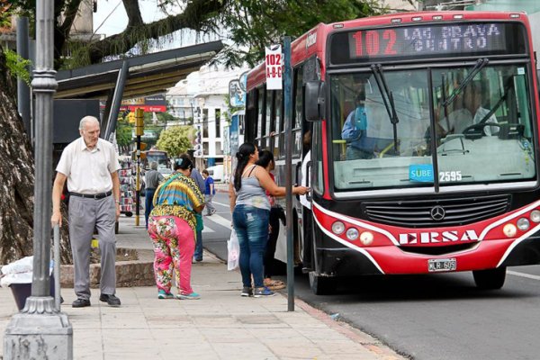 La UTA amenaza un paro de colectivos si las empresas no depositan los salarios con aumento