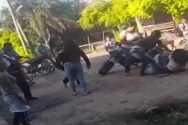 Tutores se agarraron a golpes en la puerta del jardín de sus hijos